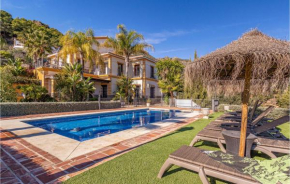 Nice home in Alozaina with WiFi, Outdoor swimming pool and 5 Bedrooms